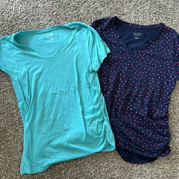 Maternity shirt bundle - Picture 3 of 5